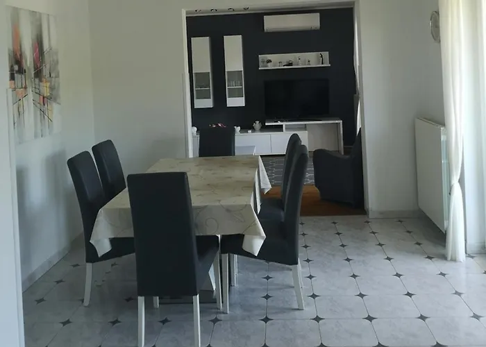 Apartments Alenka By The Sea