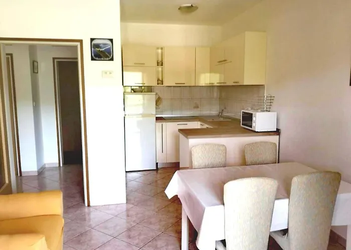 Apartments Alenka By The Sea
